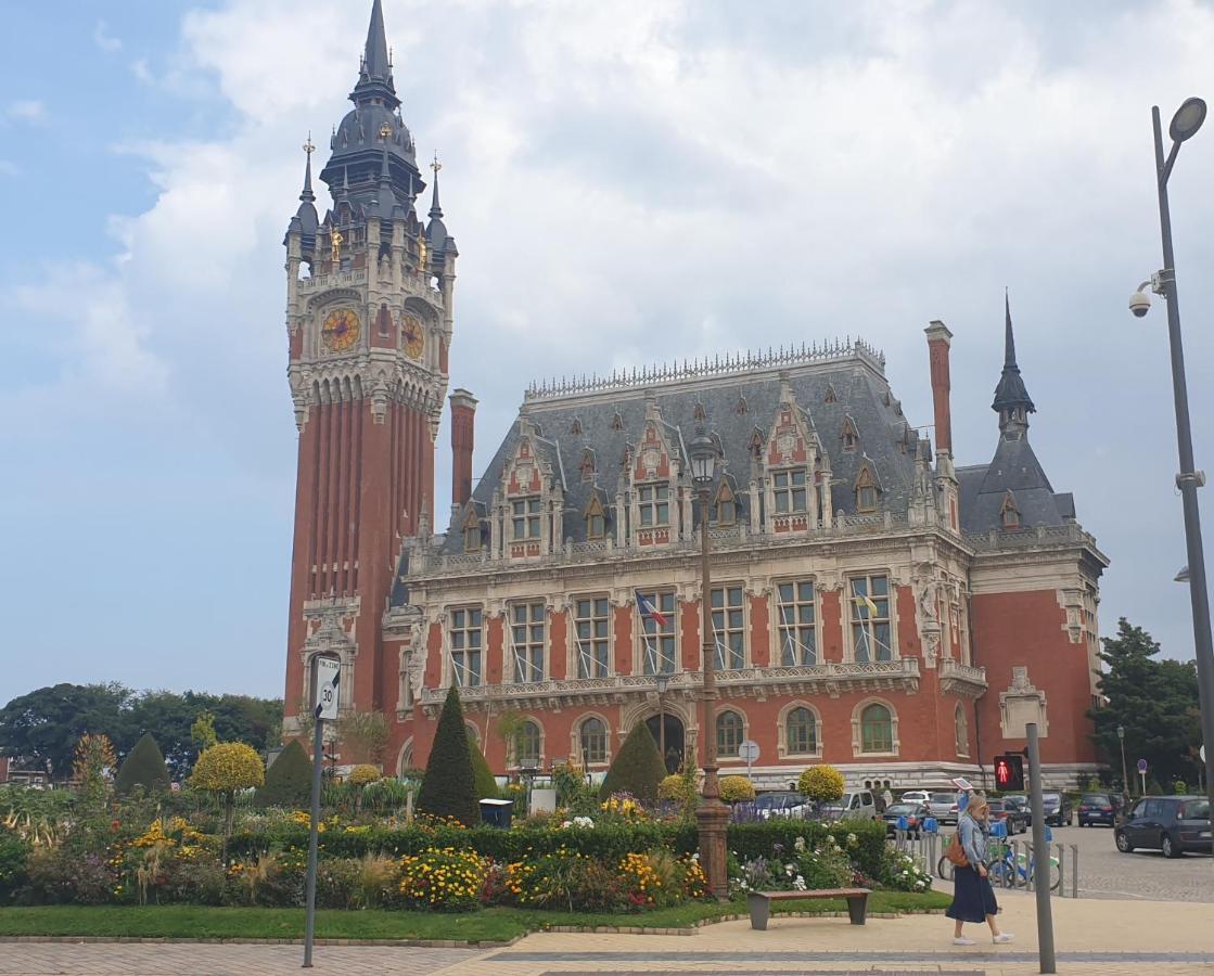 Maison A Deux Pas De L'Hotel De Ville Calais Luaran gambar